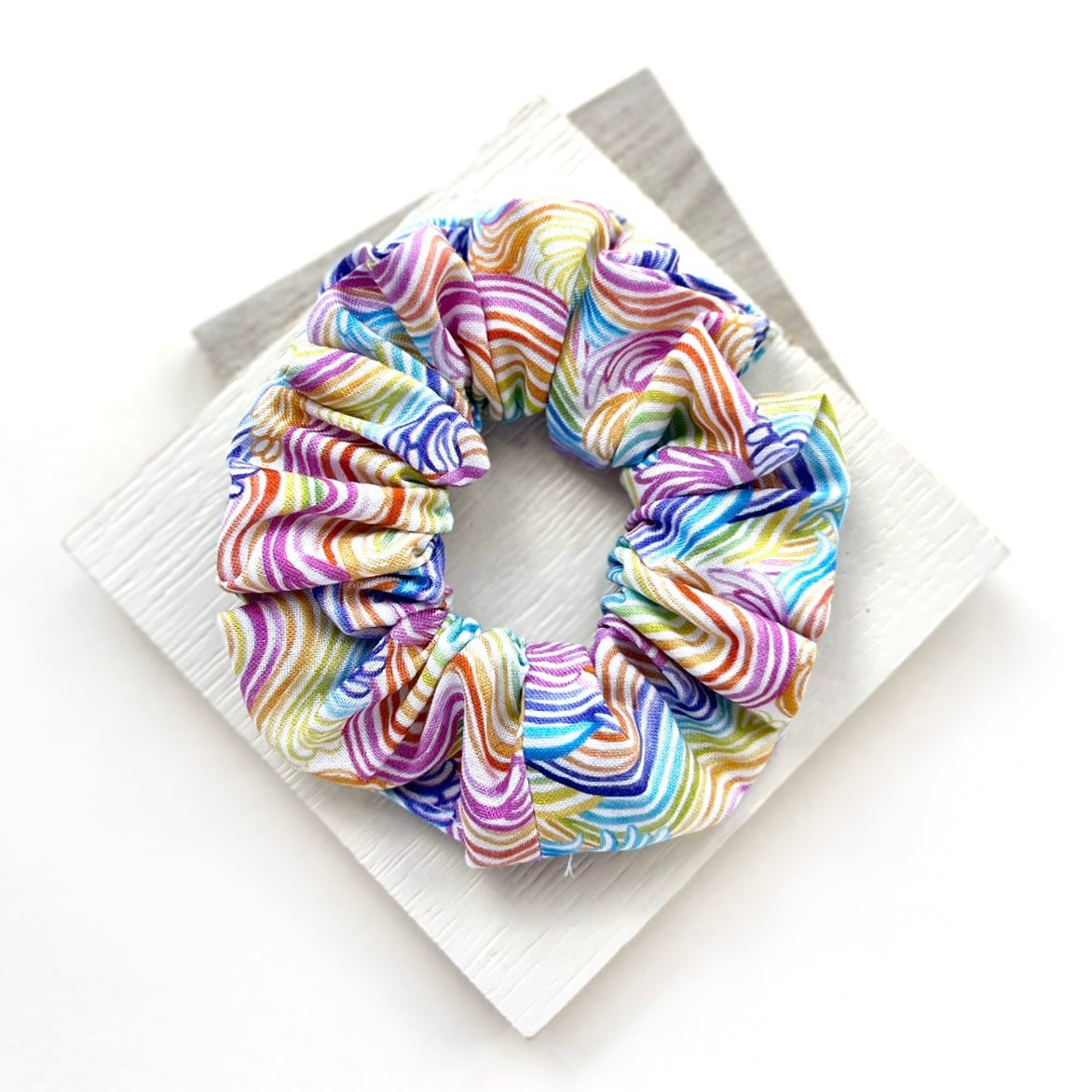 RAINBOW WAVES - SCRUNCHIE