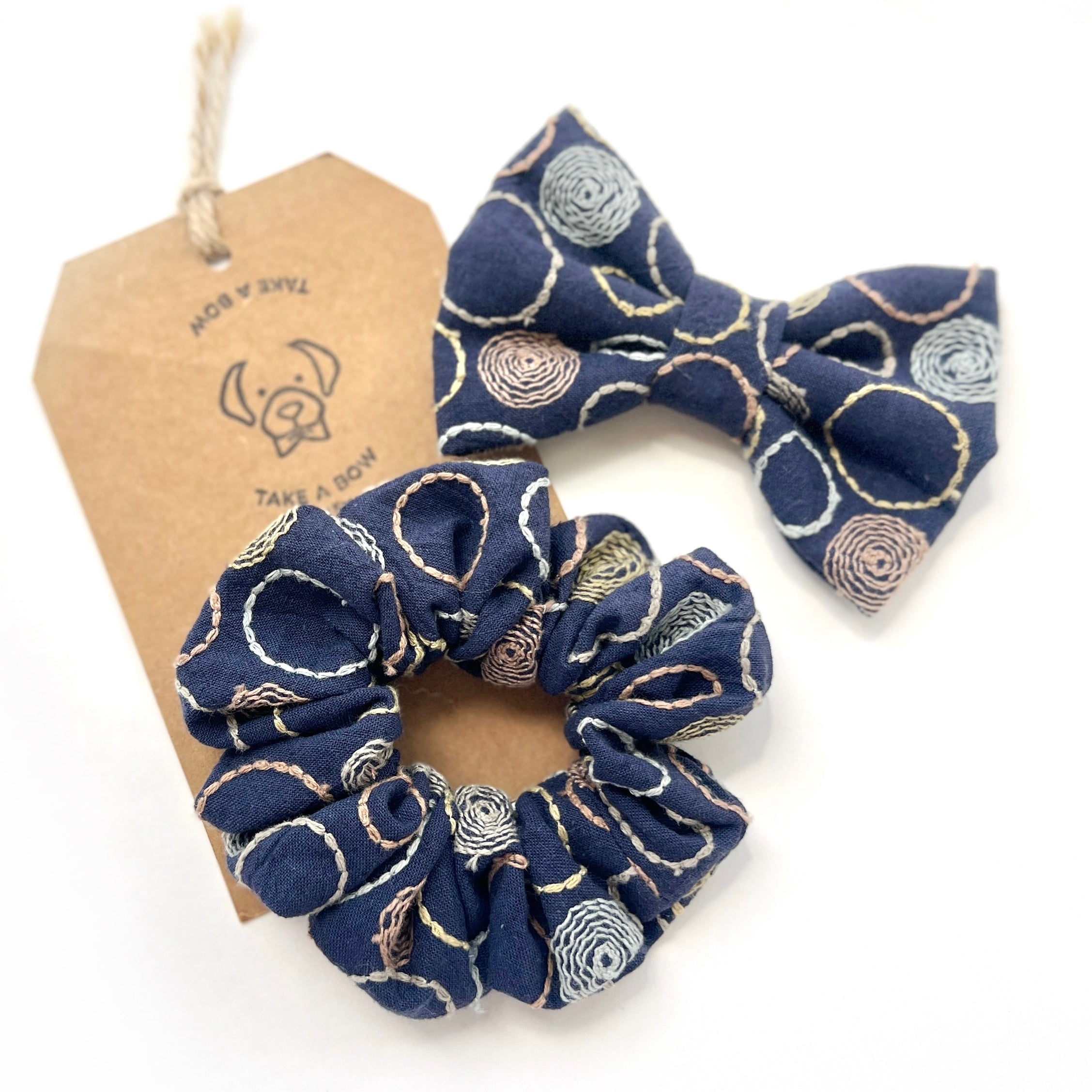 EMBROIDERY // EMEK - SCRUNCHIE