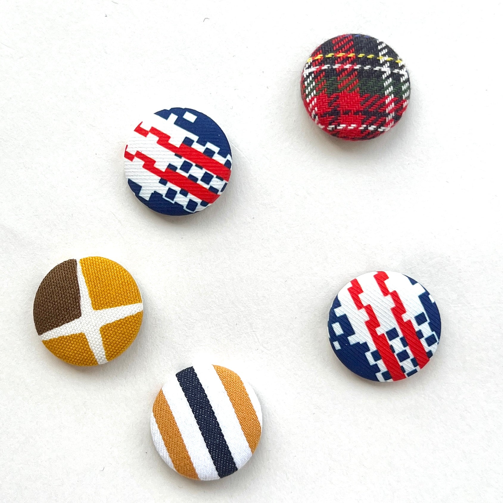 MATCHING BUTTON HAIRTIE