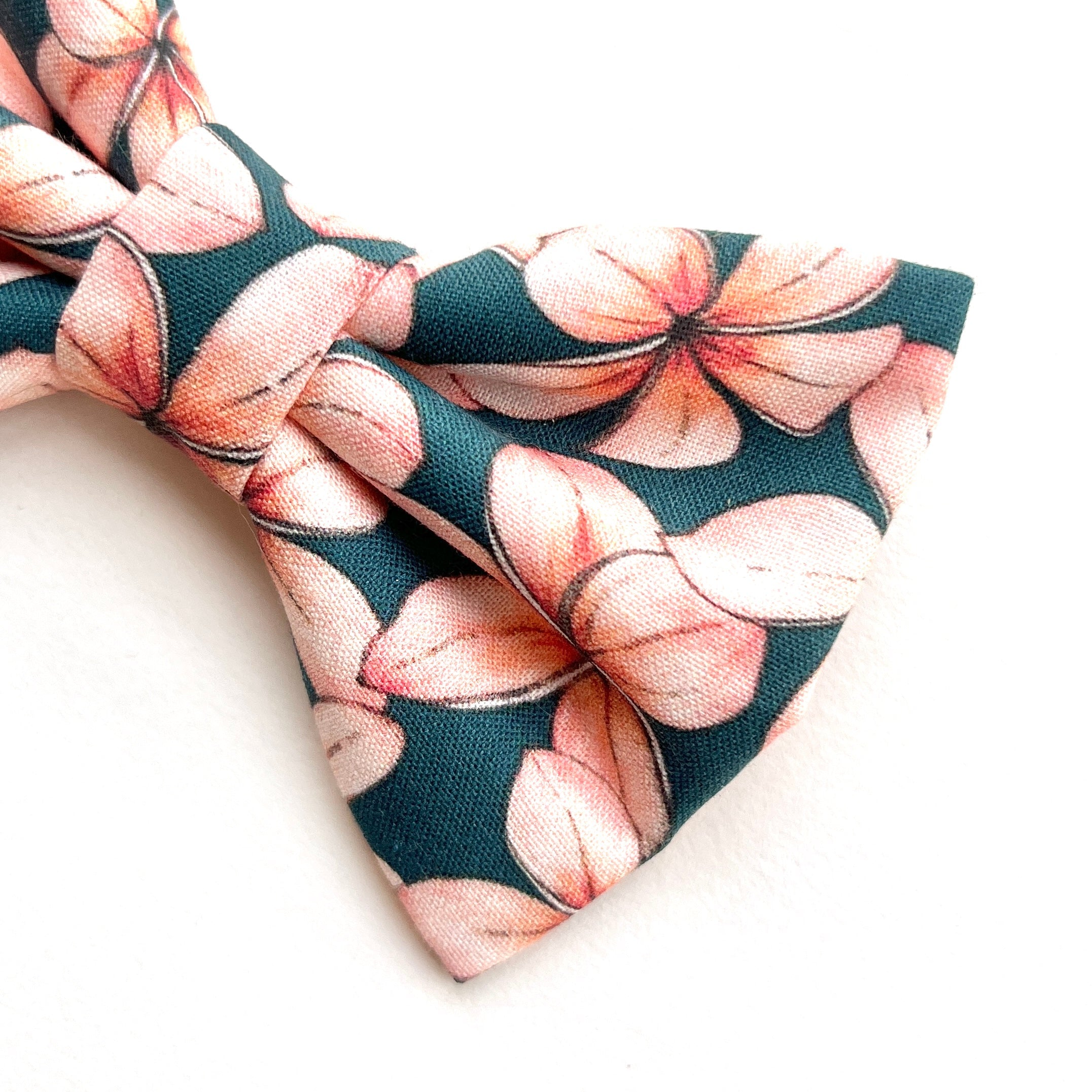 PLUMERIA ISLAND - Bowtie Standard & Large // READY TO SHIP