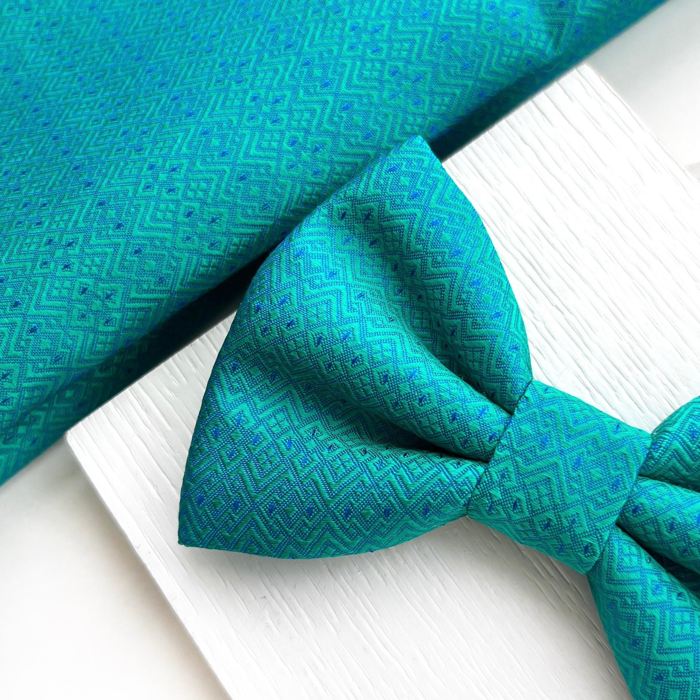 THAI BROCADE // PERIDOT - SAILOR BOW